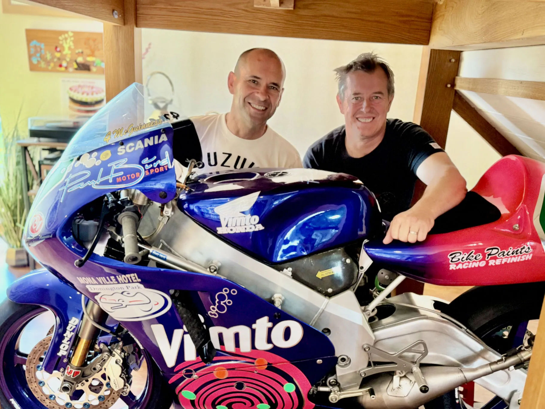 Moderne Bar & Karussell 