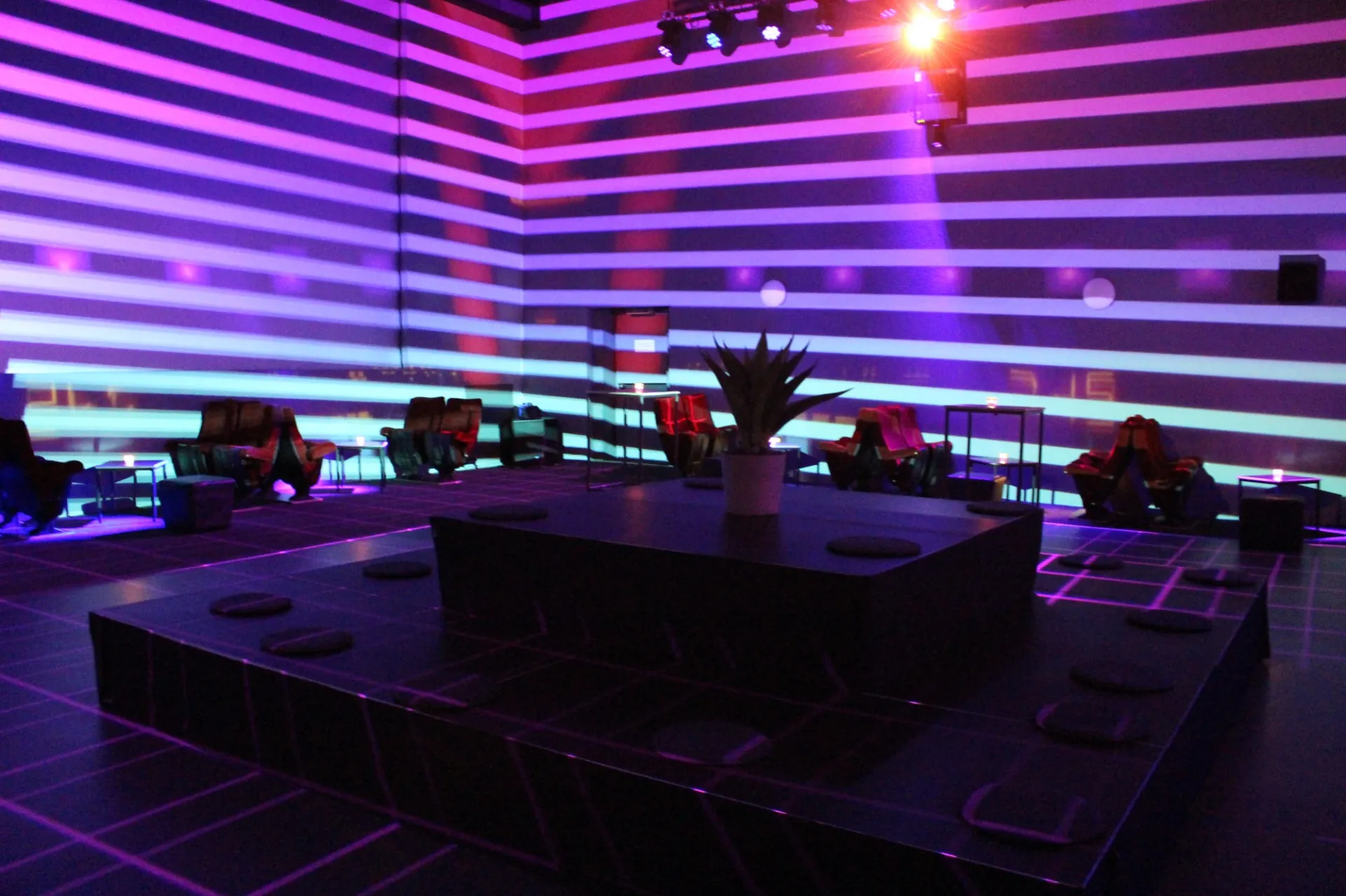 Moderne Bar & Karussell 